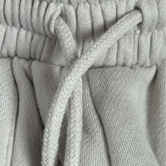 NWOT WHITE FOX JOGGERS WOMENS SIZE XXS
COLOR Moon - Picture 6 of 11